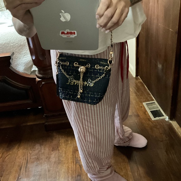 Chanel GWP Dark Blue and Gold Shoulder Makeup Bag - Picture 10 of 15